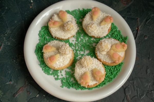 Милое пасхальное печенье "Кроличьи хвостики" с марципаном и кокосовой стружкой
