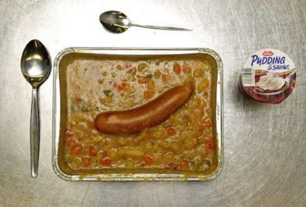Бобовые с колбаской - типичная еда заключенных Германии
