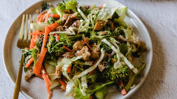 how-can-you-change-up-this-vietnamese-chicken-salad-1724093277