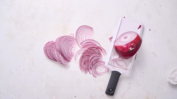 step-1-thinly-slice-onions-1724796008