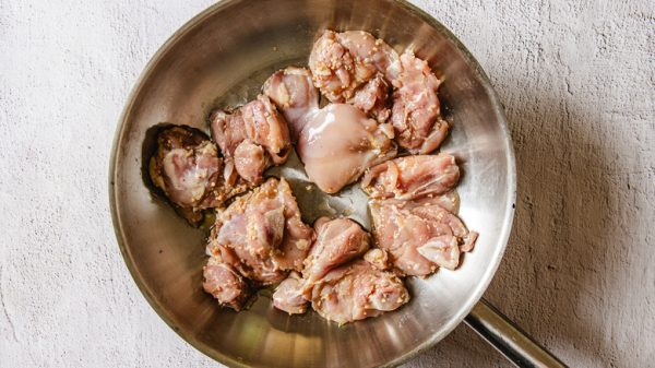 step-4-sear-chicken-thighs-1724093277